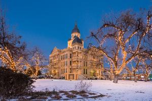 [Denton Courthouse during 2013 Ice Storm]