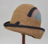 Thumbnail image of item number 2 in: 'Cloche'.