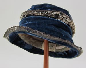 Primary view of object titled 'Cloche'.
