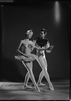 [Ballet couple posing for their portrait together]