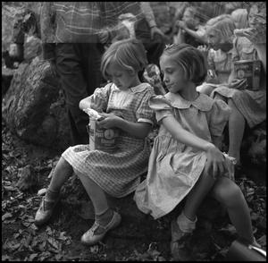 [Young girls at lunch]