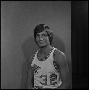 [1976 No. 32 Eagles basketball player]