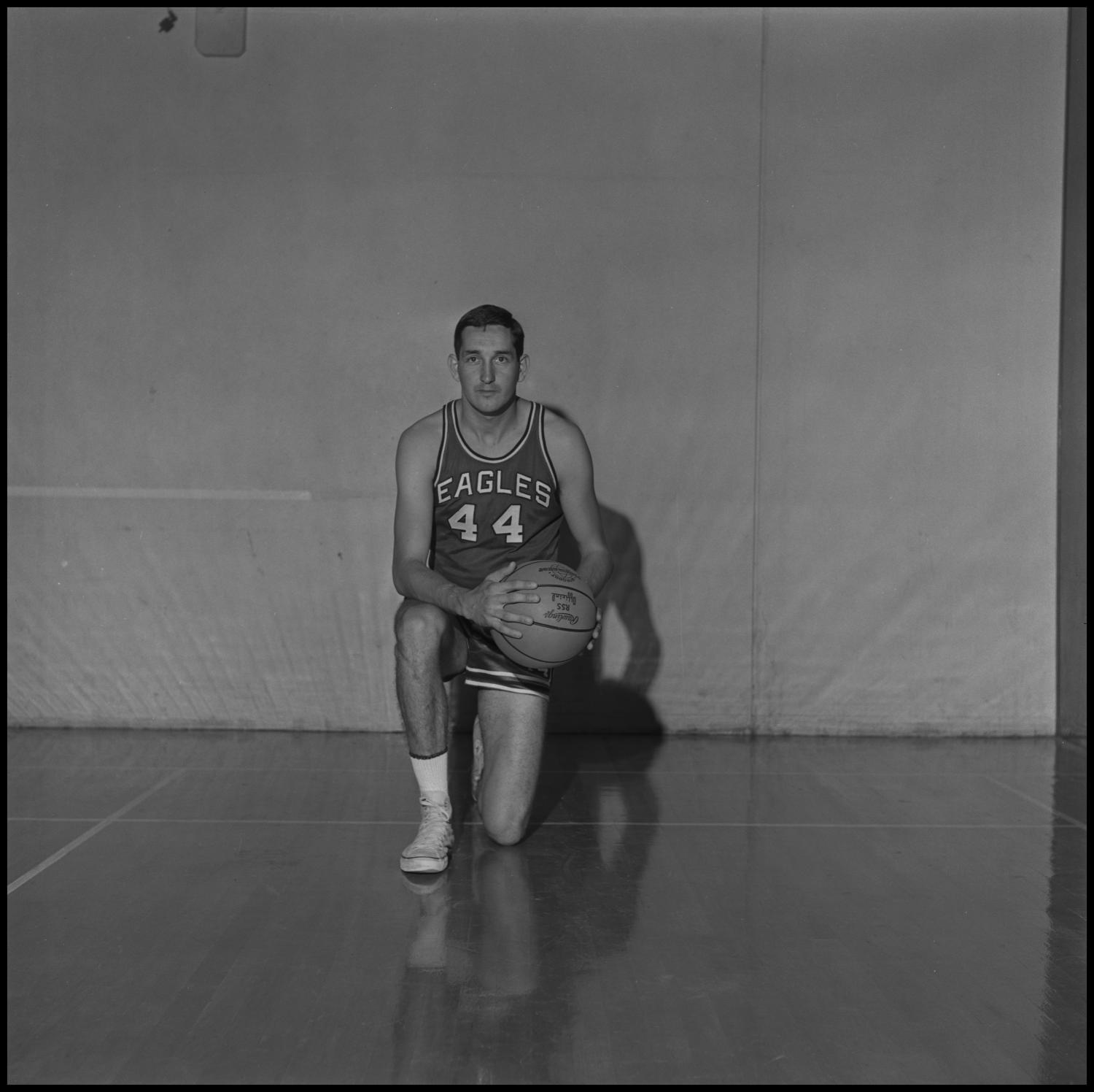 [Bob Burns kneeling with his basketball]
                                                
                                                    [Sequence #]: 1 of 1
                                                