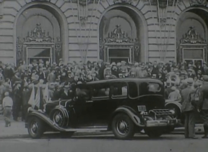 Watch Gold Diggers of 1933