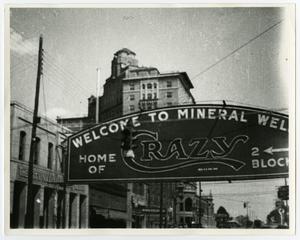 [Welcome sign to Mineral Wells]