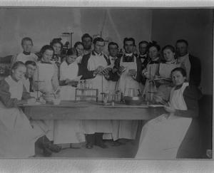 [1900 North Texas Normal College Chemistry class, 5]