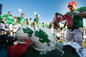 [UNT's Football Team Prepping for Homecoming Game]