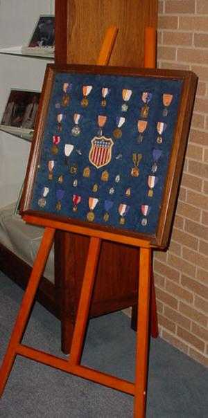[Victor Rodríguez medal display]